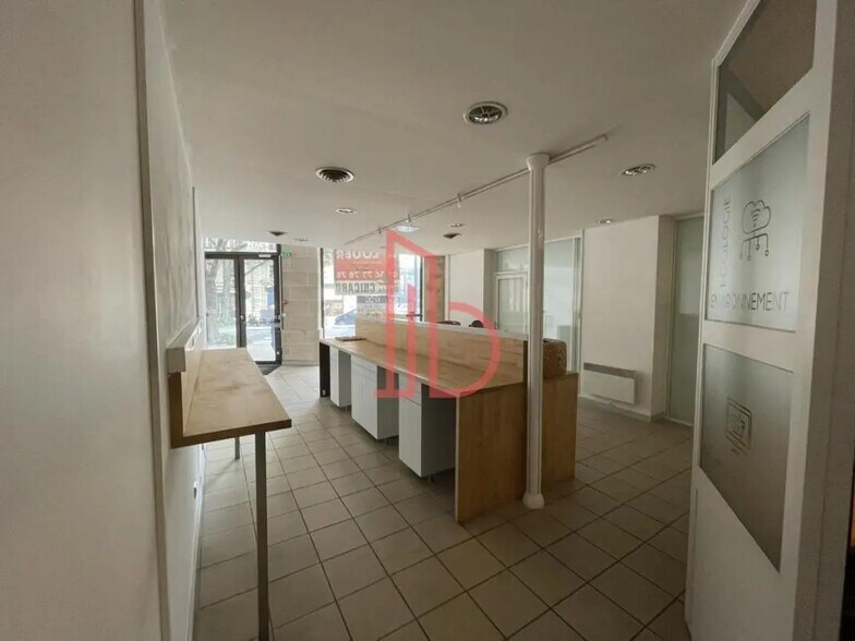 Office in Bordeaux for lease - Interior Photo - Image 3 of 6