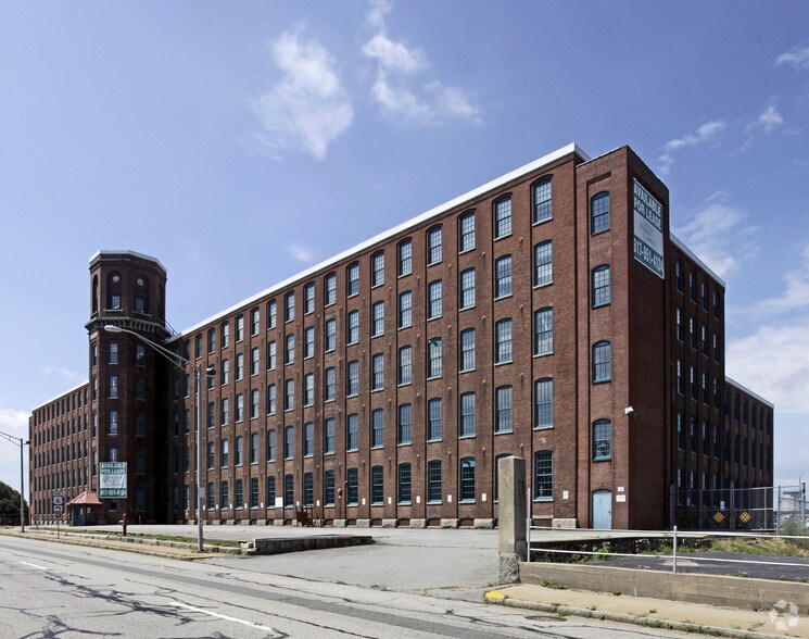 1082 Davol St, Fall River, MA for sale - Primary Photo - Image 1 of 1