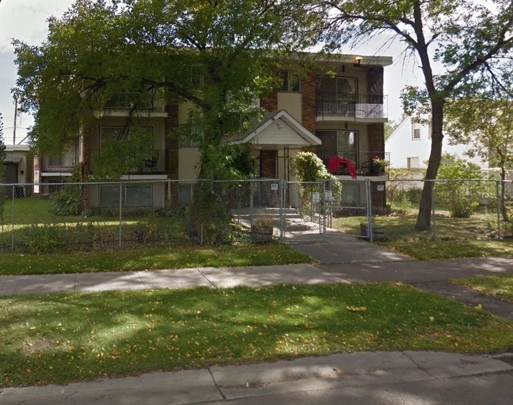 11729 90 NW St, Edmonton, AB for sale - Building Photo - Image 2 of 3