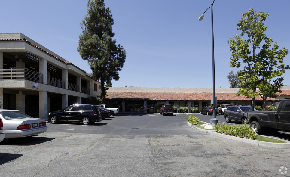 31824-31850 Village Center Rd, Westlake Village, CA for lease - Building Photo - Image 3 of 10