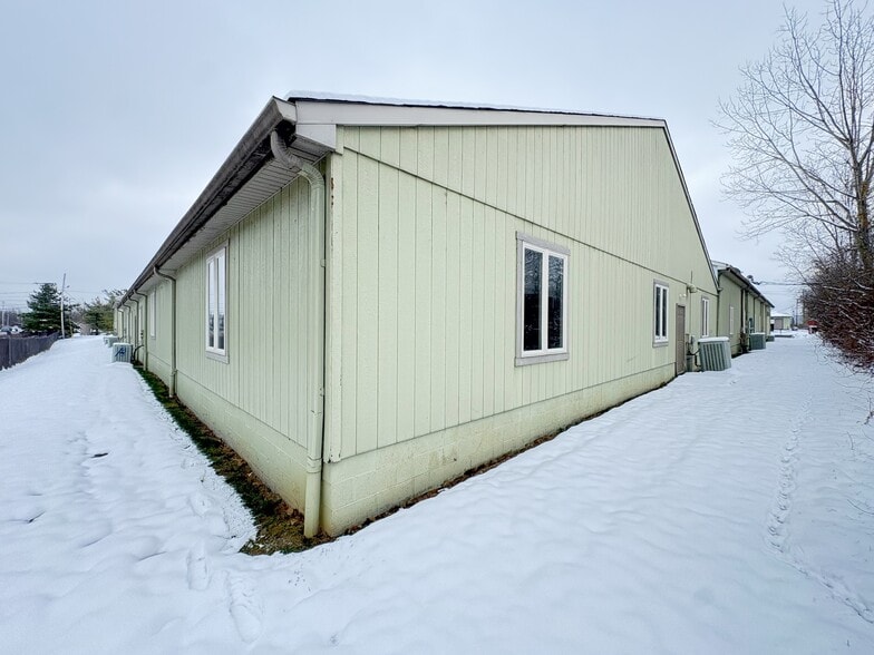 493 Bev Rd, Youngstown, OH for sale - Building Photo - Image 3 of 33