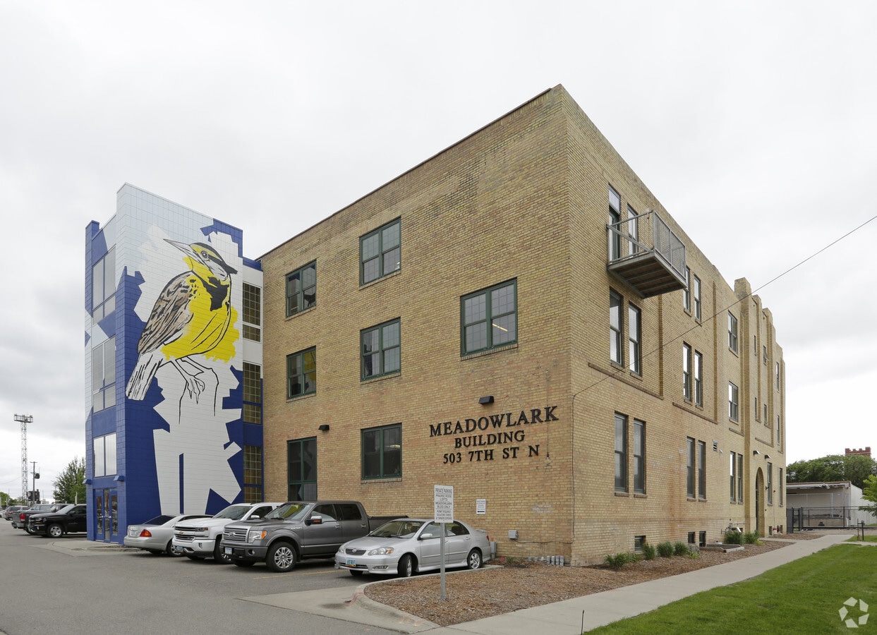 503 7th St N, Fargo, ND 58102