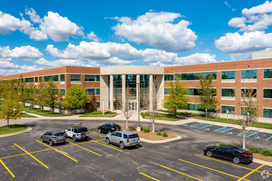 27555 Executive Dr, Farmington Hills, MI for lease - Building Photo - Image 1 of 9