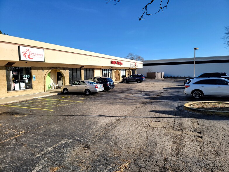 410-416 W Higgins Rd, Schaumburg, IL for lease - Building Photo - Image 2 of 16