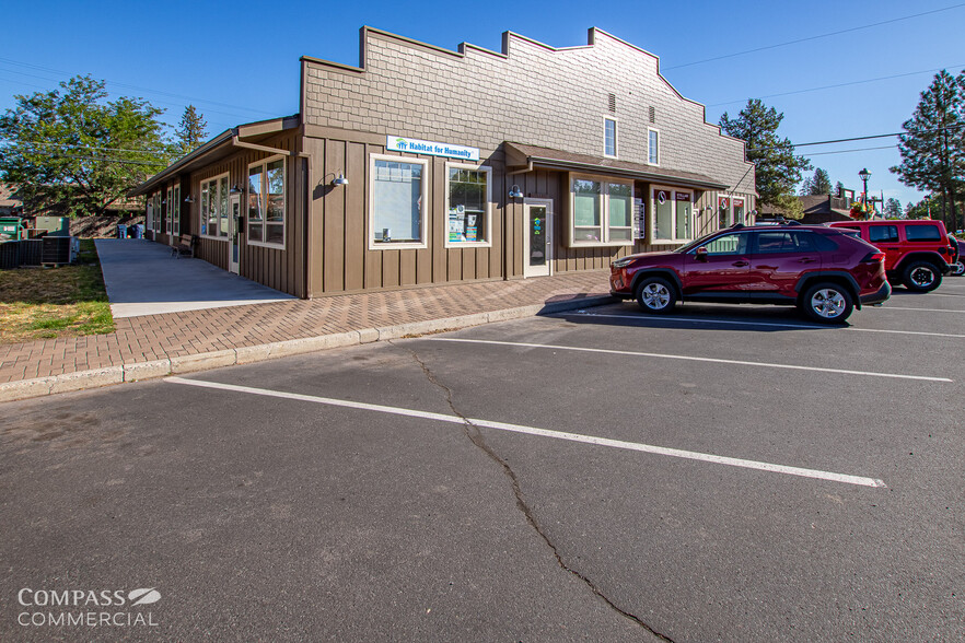 382 E Hood Ave, Sisters, OR for lease - Building Photo - Image 1 of 9