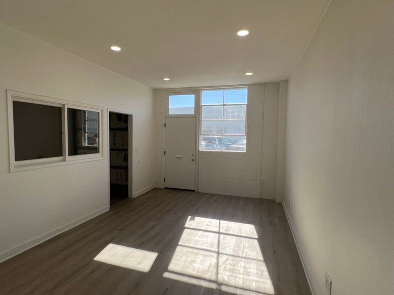 8210 Lankershim Blvd, North Hollywood, CA for lease - Interior Photo - Image 3 of 11