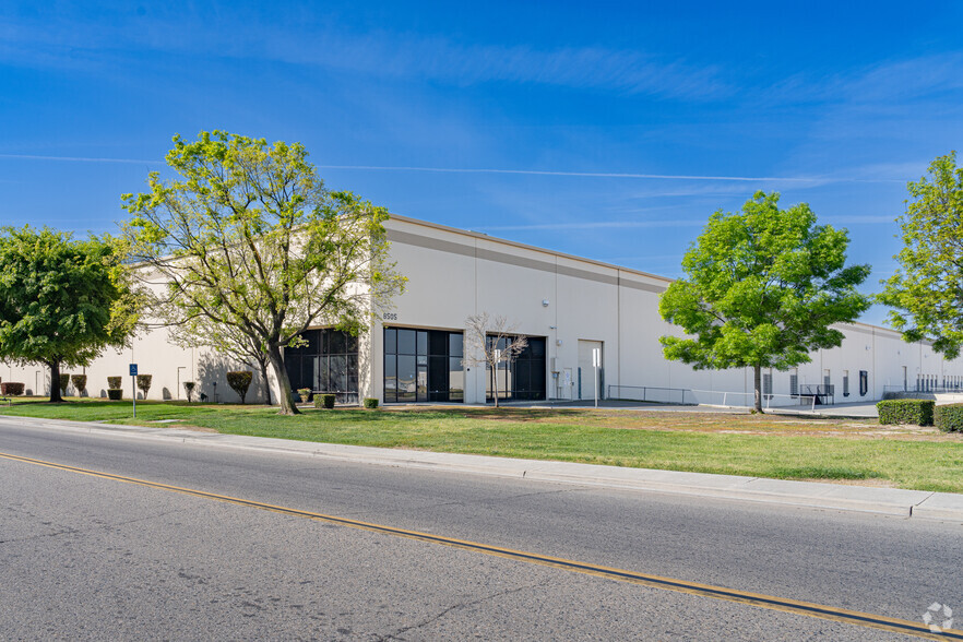 8505 W Doe Ave, Visalia, CA for lease - Building Photo - Image 1 of 1