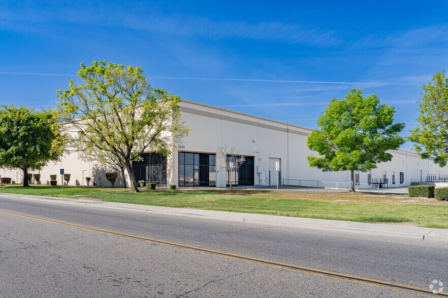 8505 W Doe Ave, Visalia, CA for lease - Primary Photo - Image 1 of 12