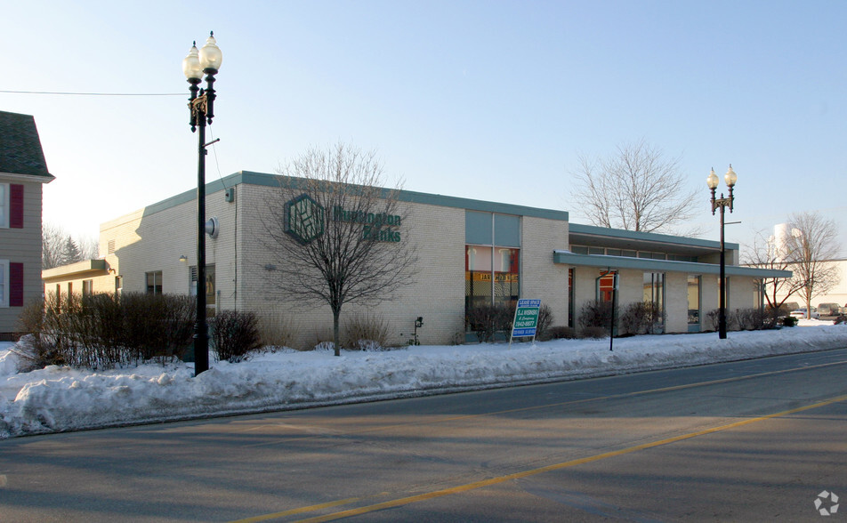 414 E Main St, Lowell, MI for lease - Building Photo - Image 2 of 7