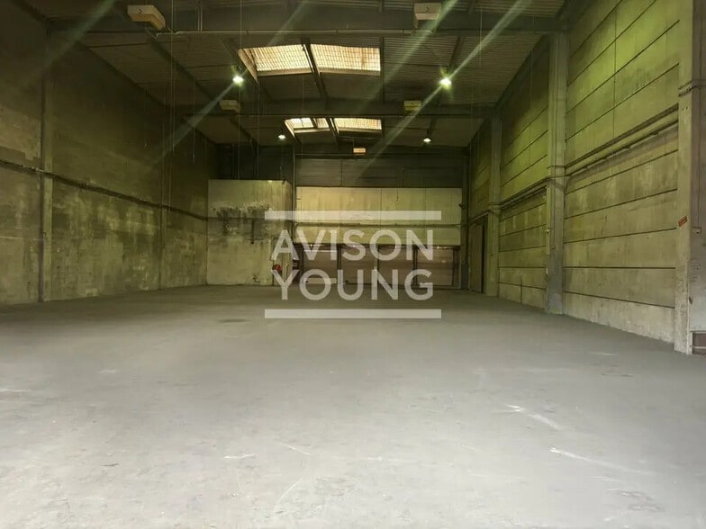 Flex in Saint-Ouen-sur-Seine for lease - Interior Photo - Image 1 of 5