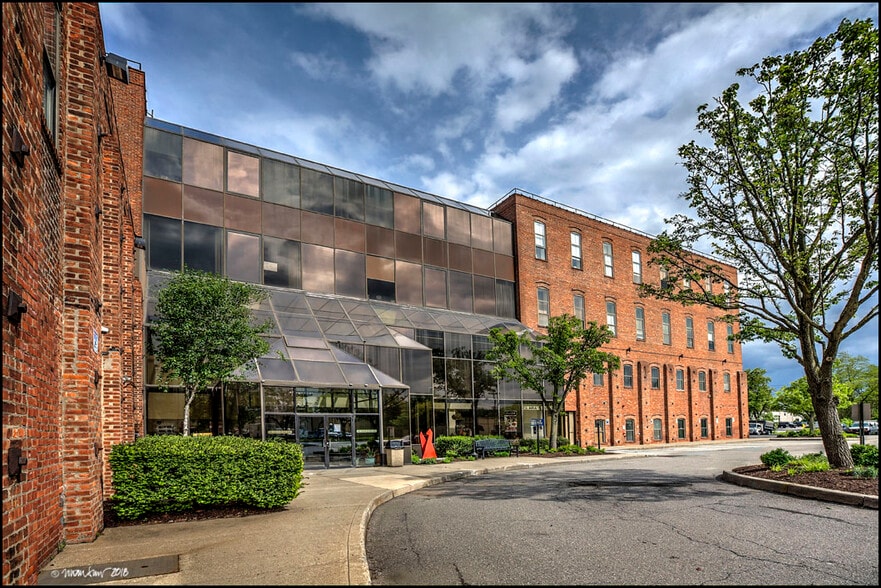 8 John Walsh Blvd, Peekskill, NY for lease - Building Photo - Image 1 of 17