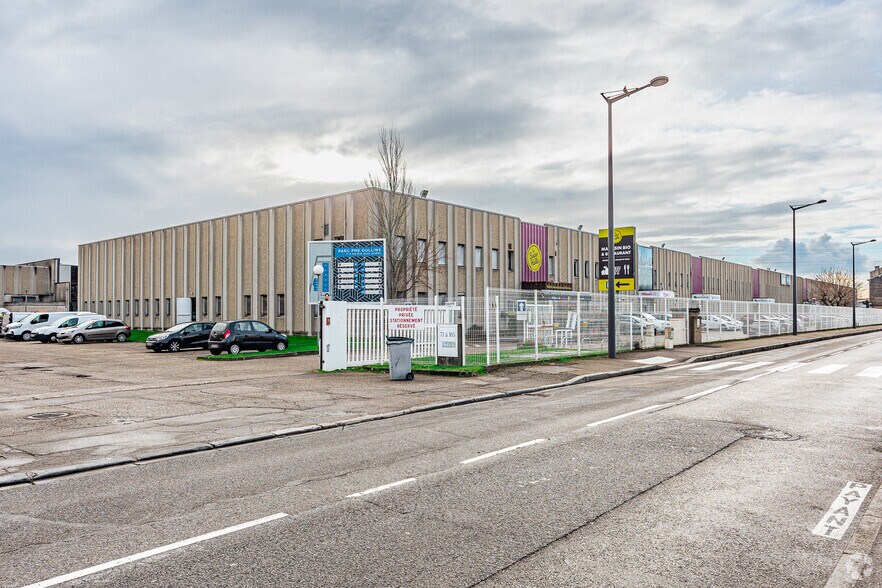 Flex in Oullins for lease - Primary Photo - Image 1 of 2