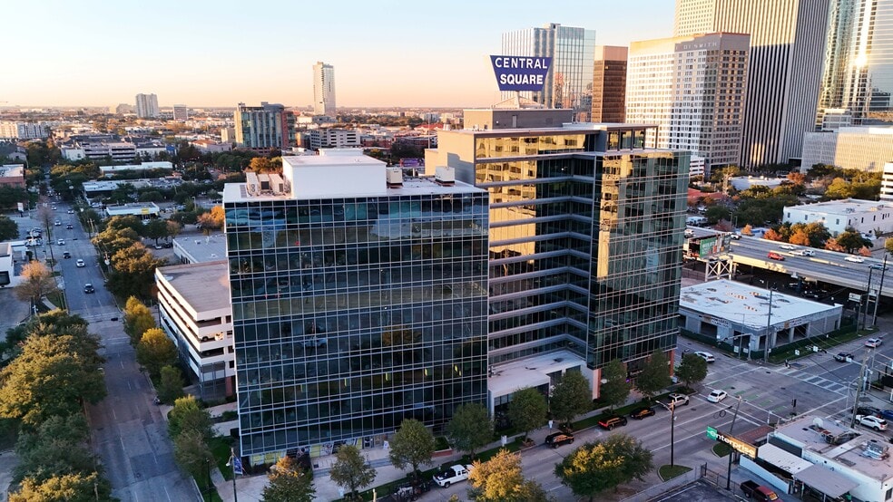 2100 Travis St, Houston, TX for lease - Building Photo - Image 2 of 23