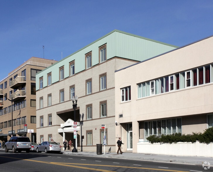2141 Wisconsin Ave NW, Washington, DC for lease - Building Photo - Image 3 of 23