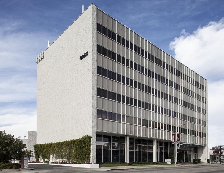 4955 Van Nuys Blvd, Sherman Oaks, CA for lease - Building Photo - Image 1 of 5