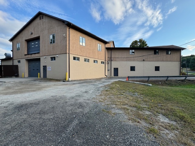 8 Maple Dr, Monroe, CT for lease - Building Photo - Image 3 of 57