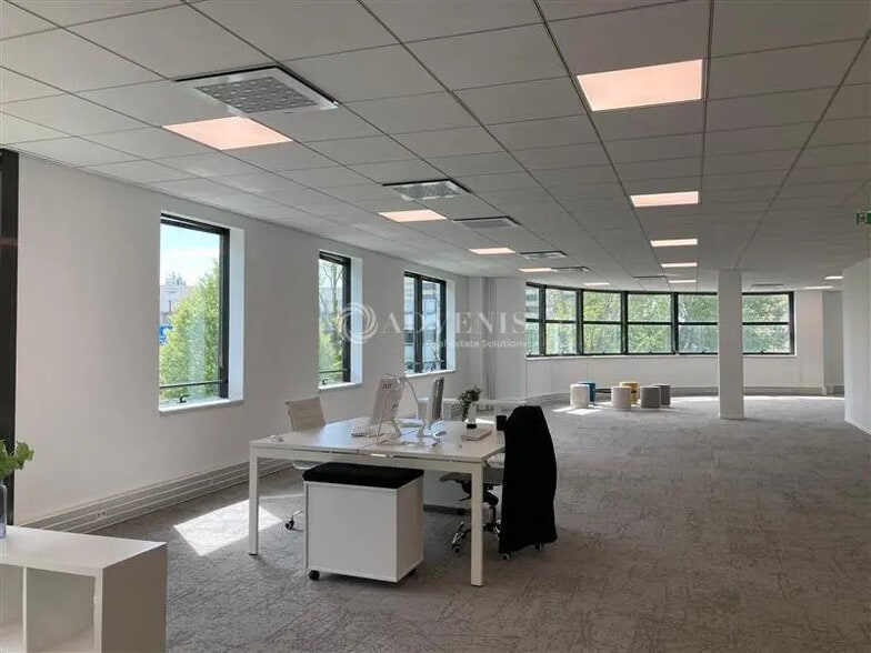 Office in Vélizy-Villacoublay for lease - Interior Photo - Image 2 of 5