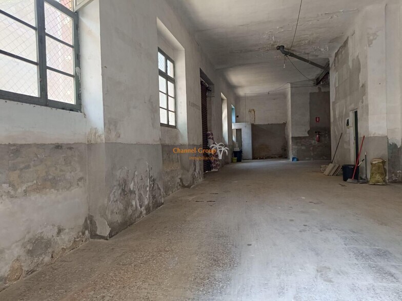 Retail in Quinto for lease - Building Photo - Image 2 of 6