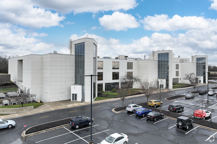 9797 Springboro Pike, Dayton, OH for lease - Primary Photo - Image 1 of 18