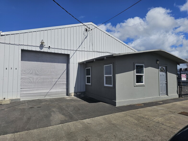 674 Ahua St, Honolulu, HI for lease - Building Photo - Image 2 of 17