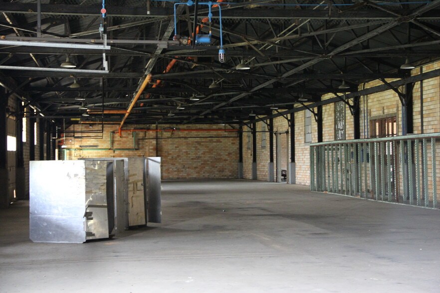 Area B, B-Line, Hooks, TX for lease - Interior Photo - Image 2 of 5