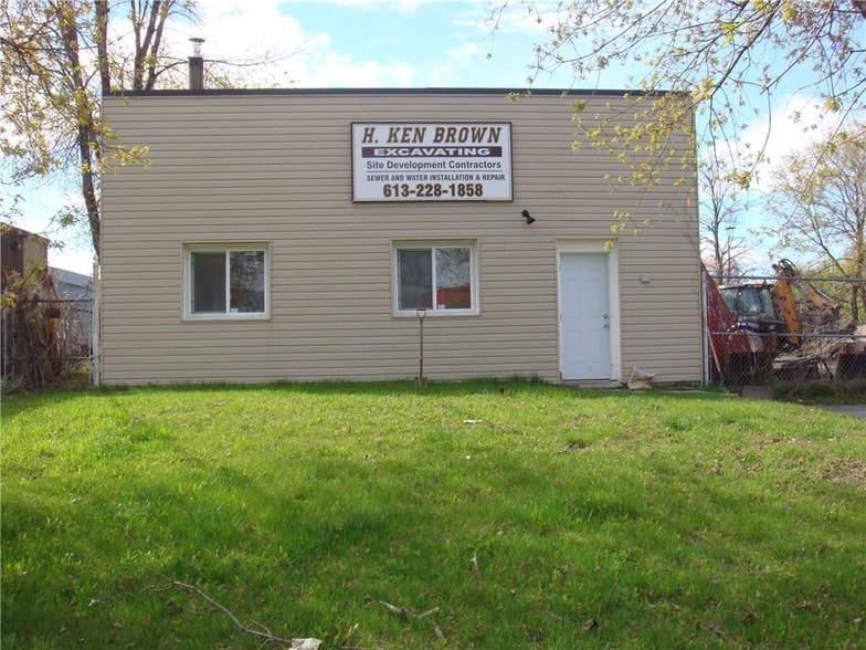 38 Cleopatra Dr, Ottawa, ON for sale - Primary Photo - Image 1 of 1