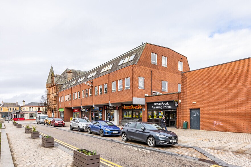 5-17 High St, Renfrew for sale - Primary Photo - Image 1 of 2