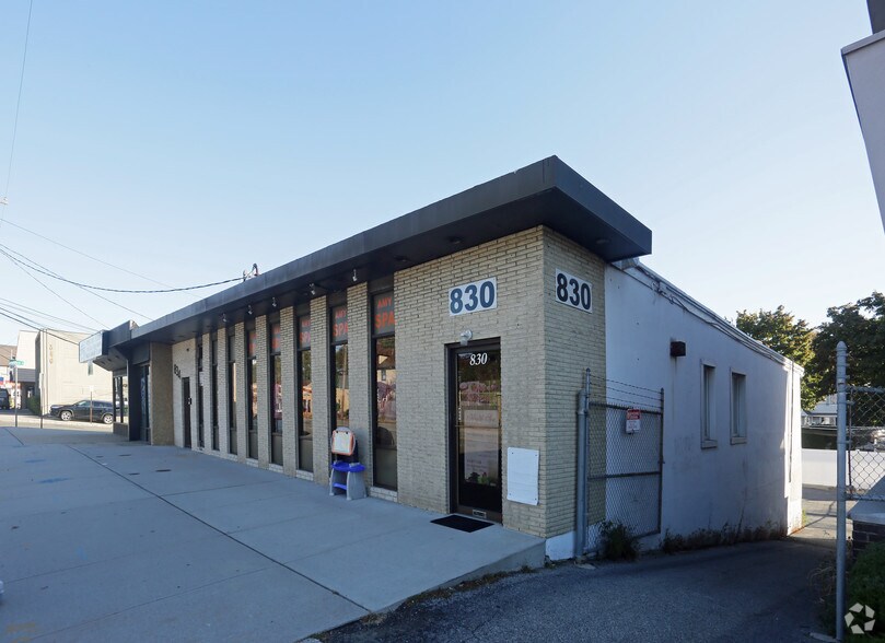 830-834 Willis Ave, Albertson, NY for sale - Primary Photo - Image 1 of 1