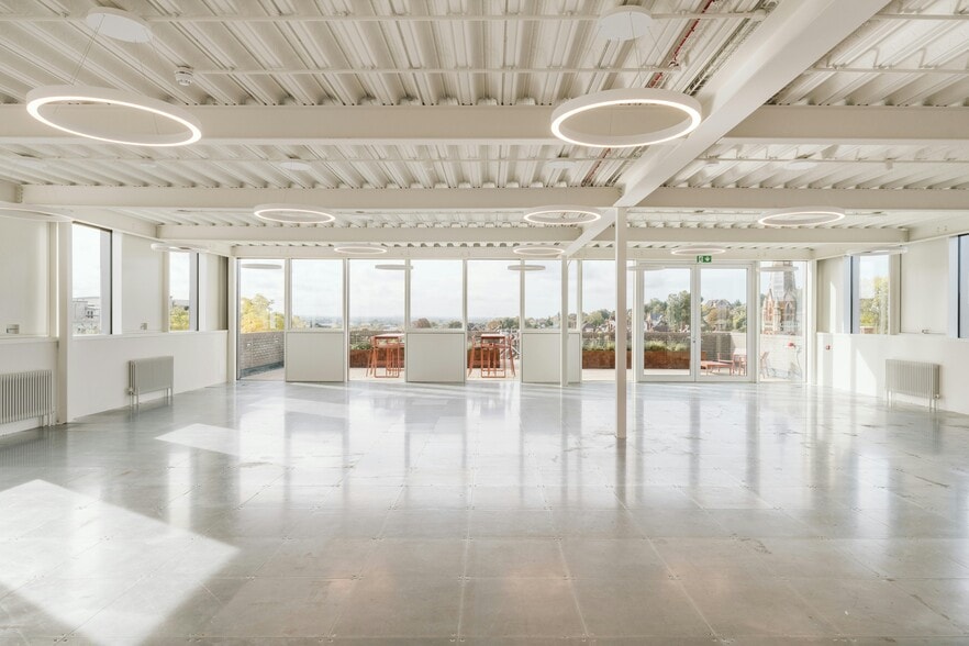 2A Mansel Rd, London for lease - Building Photo - Image 3 of 6