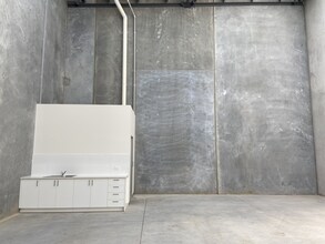 26 Radnor Dr, Deer Park for lease Interior Photo- Image 1 of 1