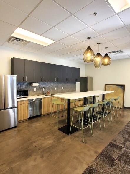 523 Park Point Dr, Golden, CO for lease - Building Photo - Image 3 of 27