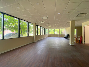 833 Northern Blvd, Great Neck, NY for lease Interior Photo- Image 1 of 3