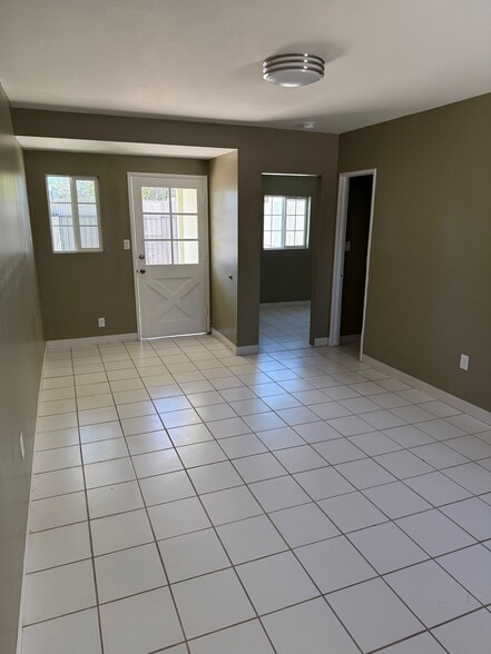 8906 Norris Ave, Sun Valley, CA for lease - Interior Photo - Image 3 of 7