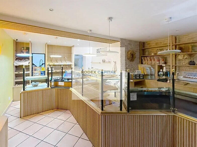 Retail in Asnières-sur-Seine for lease - Interior Photo - Image 2 of 7