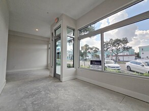 2875 Central Avenue, Saint Petersburg, FL for lease Interior Photo- Image 2 of 6