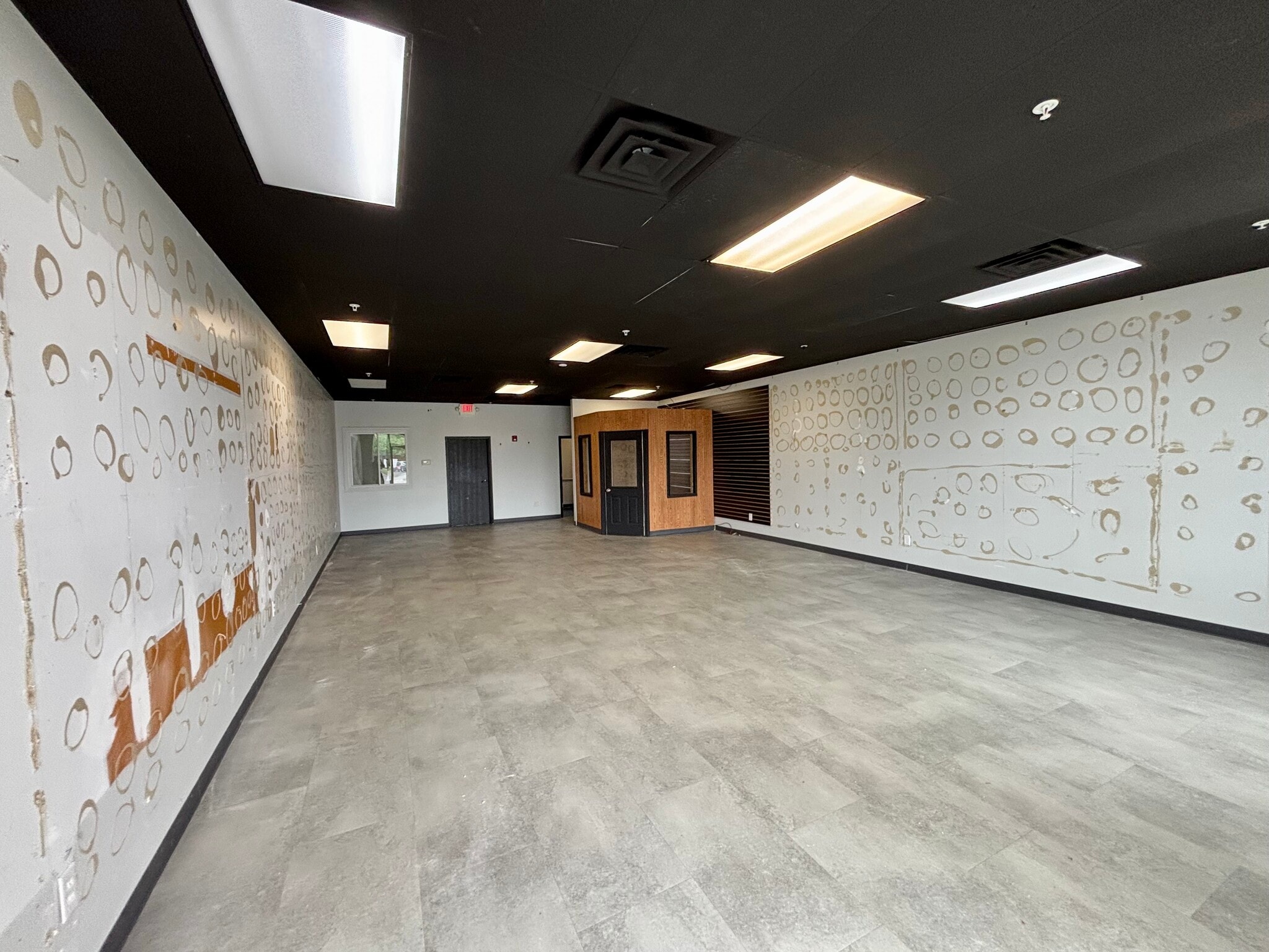 644 Migaldi Ln, Lansing, MI for lease Interior Photo- Image 1 of 4