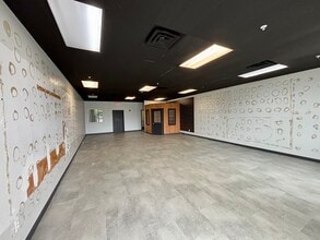 644 Migaldi Ln, Lansing, MI for lease Interior Photo- Image 1 of 4