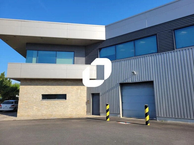 Office in Rezé for lease - Building Photo - Image 3 of 11