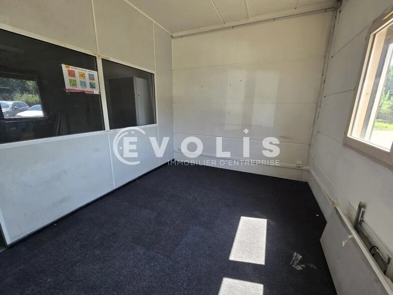 Flex in Massy for lease - Interior Photo - Image 3 of 9