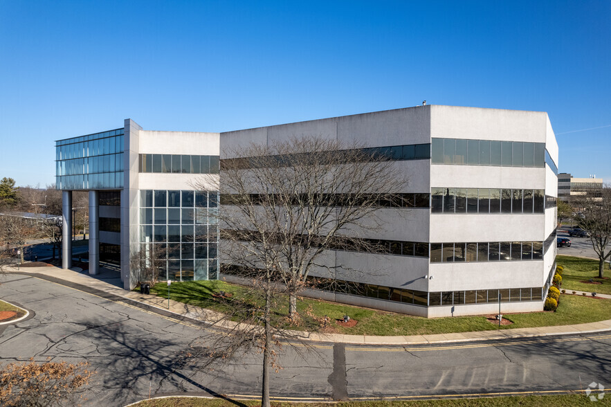 399 Campus Dr, Somerset, NJ 08873 - SOMERSET OFFICE CENTER | LoopNet