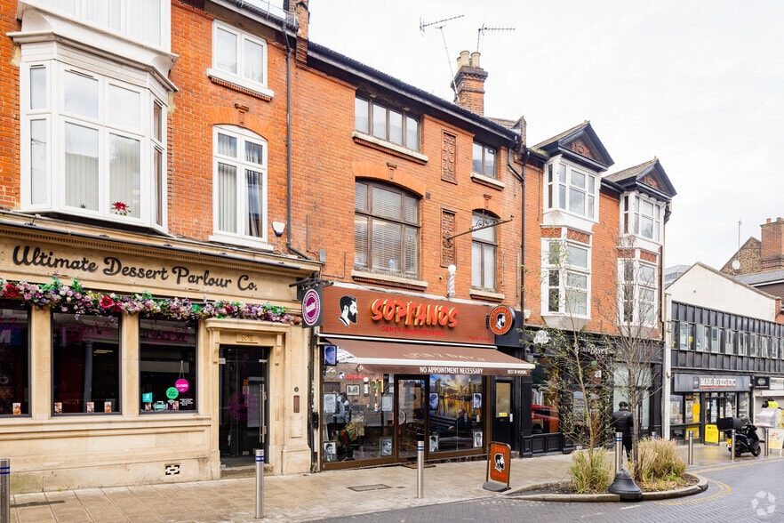 8-10 Chertsey Rd, Woking for lease - Primary Photo - Image 1 of 2