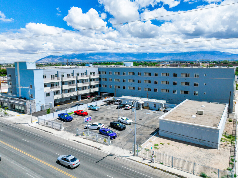 2818 4th St NW, Albuquerque, NM for sale - Primary Photo - Image 1 of 75