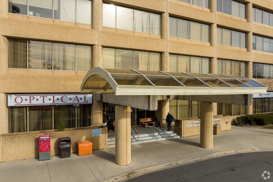 2300 Eglinton Ave W, Mississauga, ON for lease - Building Photo - Image 3 of 4