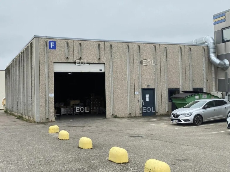 Industrial in Chaponnay for lease - Building Photo - Image 3 of 14