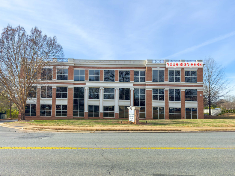 200 Providence Rd, Charlotte, NC for lease - Building Photo - Image 3 of 10