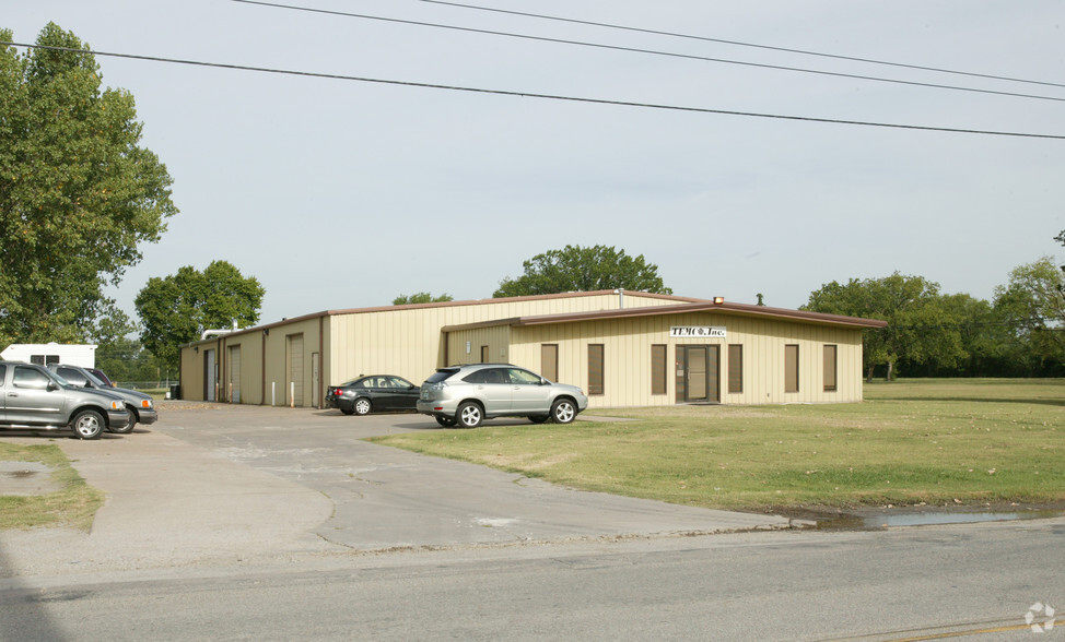 4606 & 4616 N Mingo Road portfolio of 2 properties for sale on LoopNet.com - Building Photo - Image 2 of 5