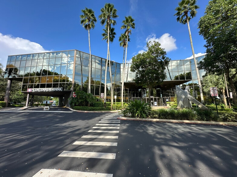 300 S Pine Island Rd, Plantation, FL for lease - Building Photo - Image 1 of 9