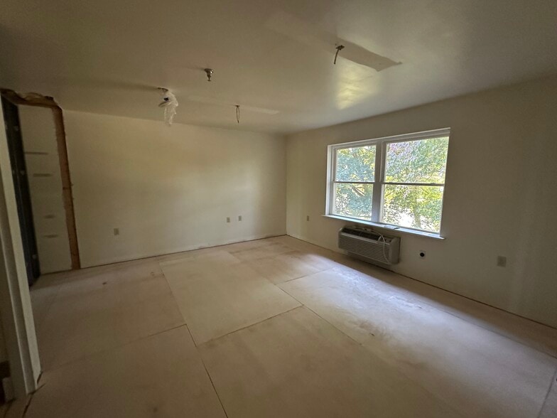 659 Broad St, Emmaus, PA for sale - Building Photo - Image 3 of 14