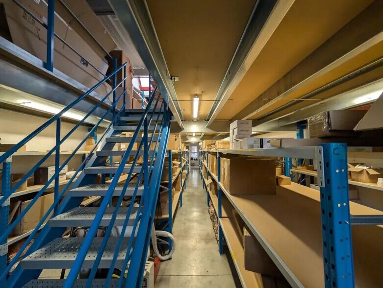 Flex in Cergy for sale - Building Photo - Image 3 of 8