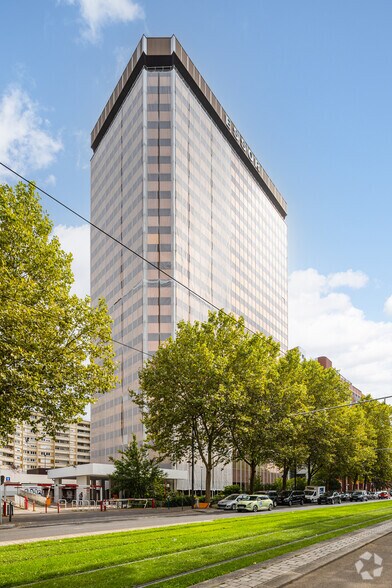 Office in Pantin for sale - Building Photo - Image 2 of 4